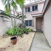 1683 SW 109th Terrace in Davie, FL - Foto de edificio - Building Photo