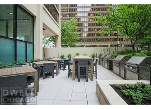 303 E Wacker Dr in Chicago, IL - Foto de edificio - Building Photo