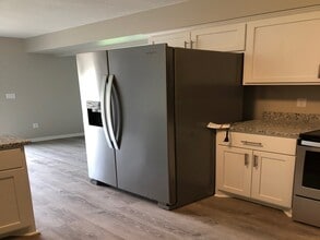 1012 3rd Ave E in Shakopee, MN - Building Photo - Building Photo