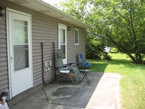 180 W Lake Lansing Rd, Unit Lake Lansing Rd in East Lansing, MI - Building Photo - Building Photo