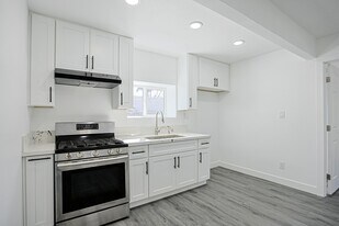 438 W Holt Ave, Unit 438 W HOLT AVE in Pomona, CA - Building Photo