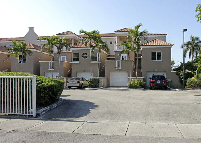 2400 NE 135th St in North Miami, FL - Building Photo - Building Photo