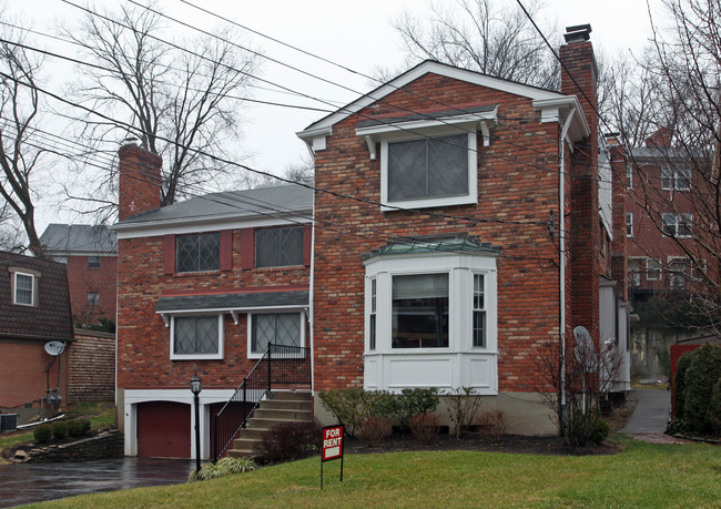 844 Van Dyke Ave in Cincinnati, OH - Foto de edificio - Building Photo