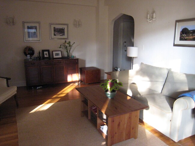 5130 Connecticut Ave NW in Washington, DC - Building Photo - Building Photo