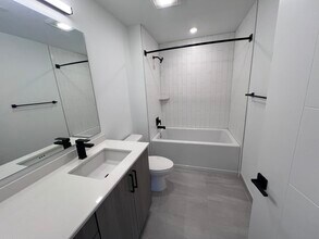 175 NW 31st St, Unit C2 in Miami, FL - Building Photo - Building Photo