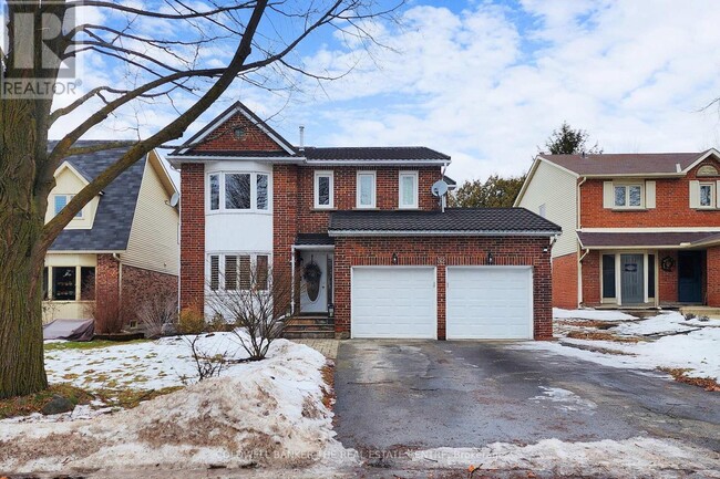 32 Hollingshead Dr in Aurora, ON - Building Photo - Building Photo