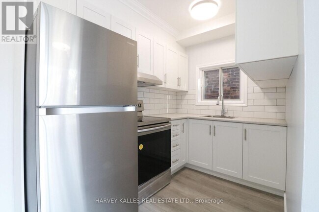 199 Augusta Ave in Toronto, ON - Building Photo - Building Photo