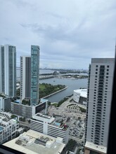 300 S Biscayne Blvd, Unit 2110 in Miami, FL - Foto de edificio - Building Photo