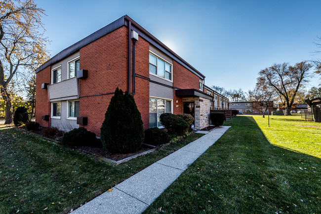 Dorchester Townhomes in Dolton, IL - Building Photo - Building Photo