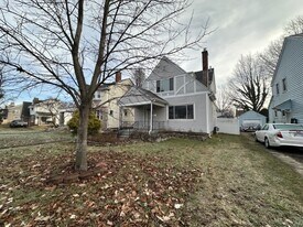 610 Salisbury Rd in Columbus, OH - Building Photo
