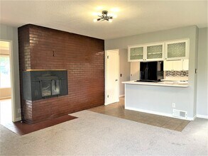 6710 SE Reedway St in Portland, OR - Building Photo - Building Photo