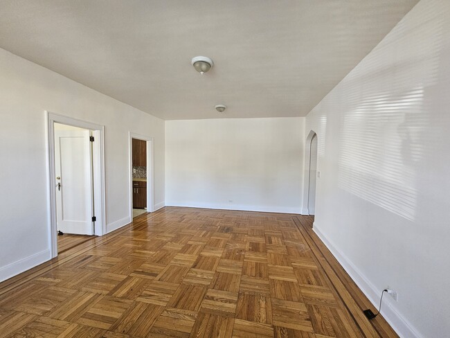 8718 31st Ave, Unit 2 BR/1 BA in East Elmhurst, NY - Building Photo - Building Photo