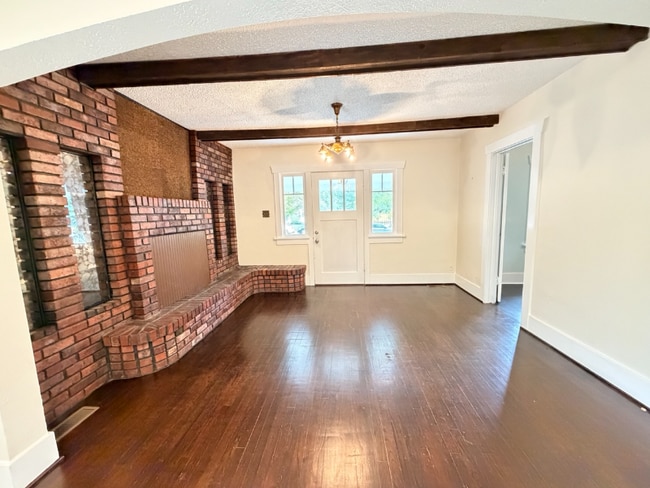 850 Martin St