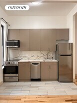 47 W 71st St in New York, NY - Building Photo