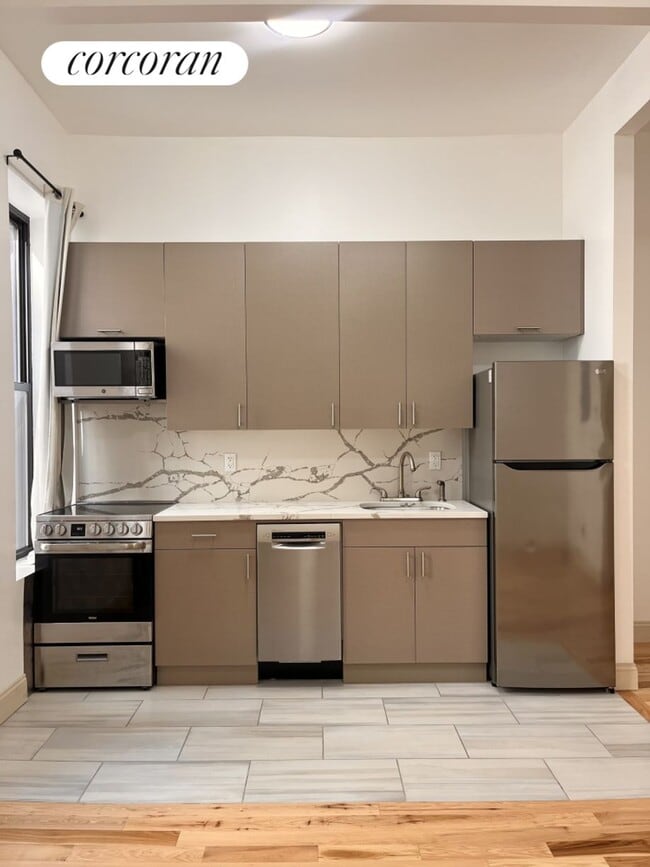 property at 47 W 71st St