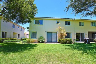 3021 N Evergreen Cir in Boynton Beach, FL - Building Photo - Building Photo