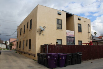 1702 E Florida St in Long Beach, CA - Building Photo - Building Photo