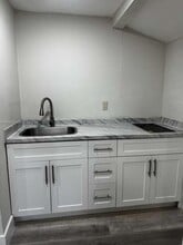 582 E 18th St in Hialeah, FL - Foto de edificio - Building Photo