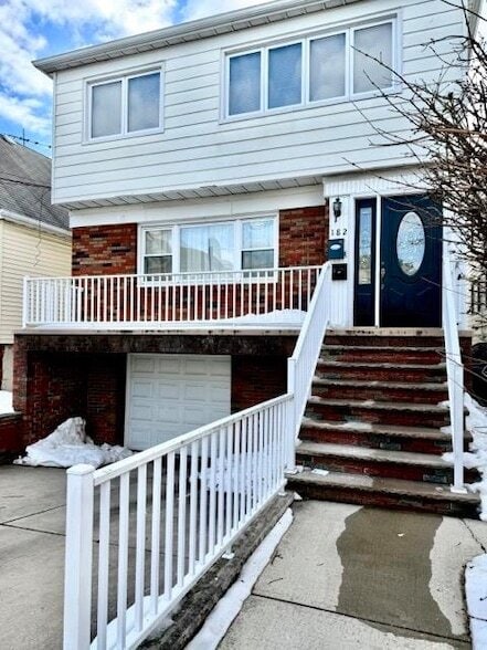 182 W 32nd St in Bayonne, NJ - Foto de edificio - Building Photo