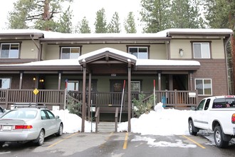 Main Street Chateaus in Mammoth Lakes, CA - Building Photo - Building Photo