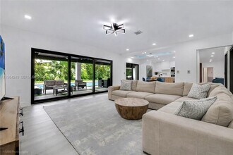 17203 SW 78th Pl in Miami, FL - Foto de edificio - Building Photo