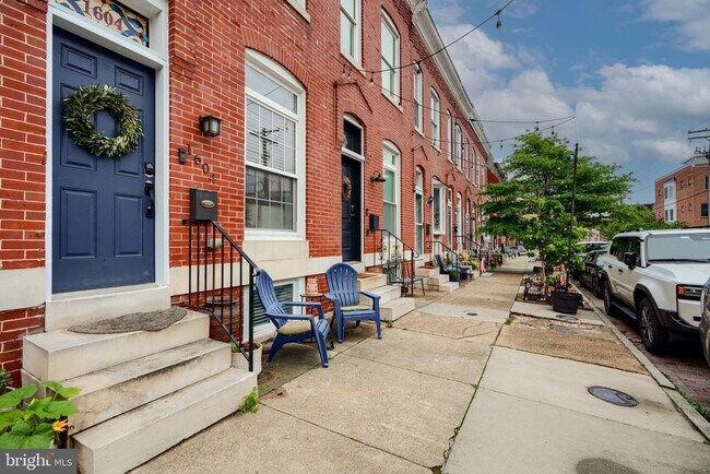 property at 1604 E Clement St
