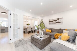 54 Glenmanor Dr, Unit SI ID1388898P in Brampton, ON - Building Photo