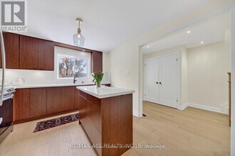 100 Brimwood Blvd in Toronto, ON - Building Photo - Building Photo