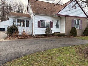 1550 Chapman Dr in Akron, OH - Building Photo - Building Photo