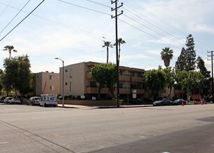 Blue North in Reseda, CA - Foto de edificio - Building Photo