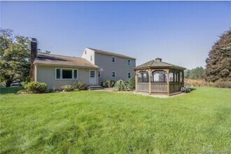75 Grissom Rd in Manchester, CT - Building Photo - Building Photo