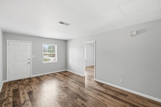 3681 Lynn Dr, Unit B in Powder Springs, GA - Foto de edificio - Building Photo