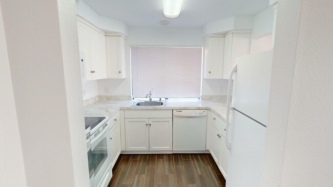 1755 Novato Blvd in Novato, CA - Building Photo - Building Photo