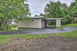 310 Knob Hill Dr in Bristol, TN - Foto de edificio - Building Photo