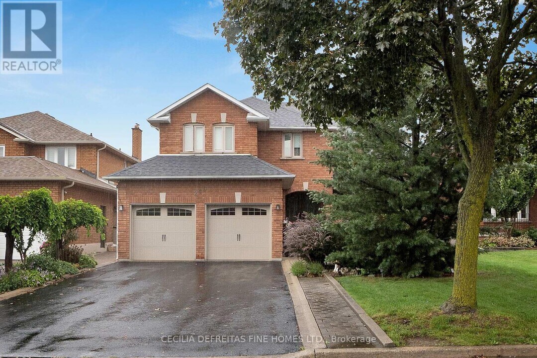 249 Dante Ct in Vaughan, ON - Building Photo