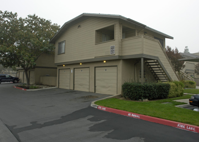 West Pointe Apartments in Fresno, CA - Building Photo - Building Photo