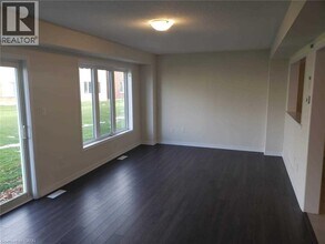 101 Esther Cres in Thorold, ON - Building Photo - Building Photo