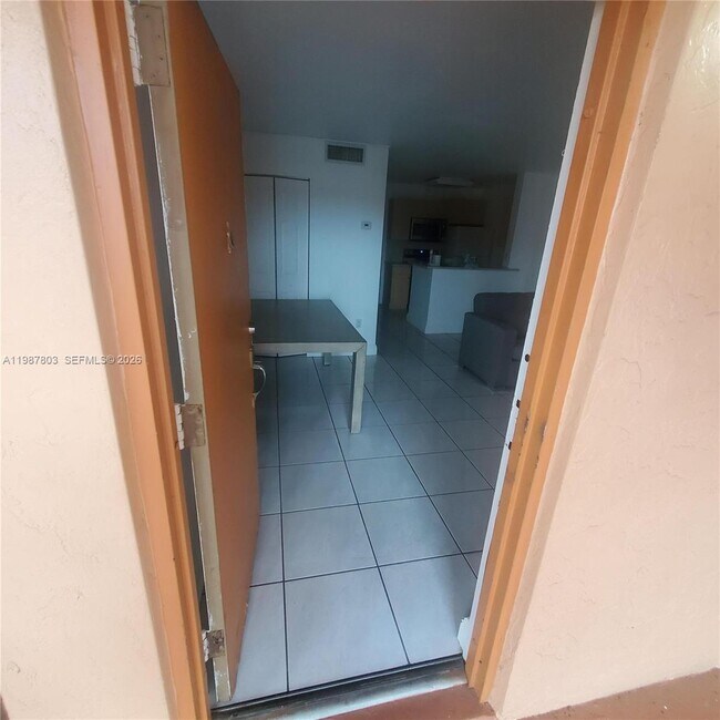 7151 Miami Lakes Dr in Hialeah, FL - Building Photo - Building Photo