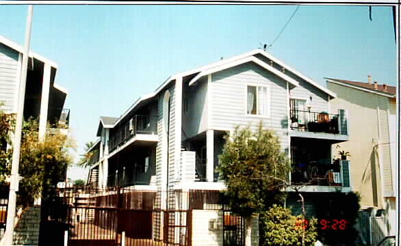 Gaviota Apartments in Long Beach, CA - Building Photo - Building Photo