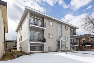 123 28 Av NW in Calgary, AB - Building Photo