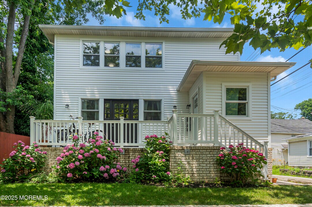 1105 Comstock St in Asbury Park, NJ - Building Photo