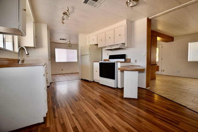 9715 E Edgewood Ave in Mesa, AZ - Building Photo - Building Photo