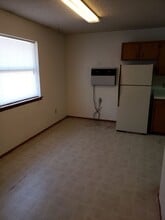 921 W 15th Ln in Portales, NM - Building Photo - Building Photo