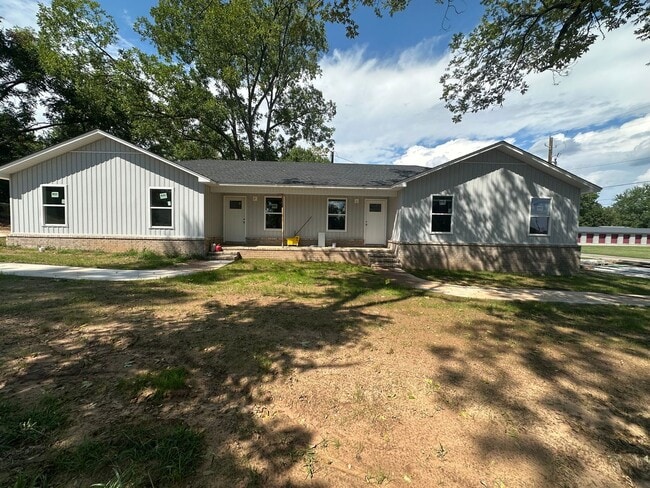 property at 501 Ave 3 NW