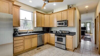 3905 N Sacramento Ave in Chicago, IL - Building Photo - Building Photo