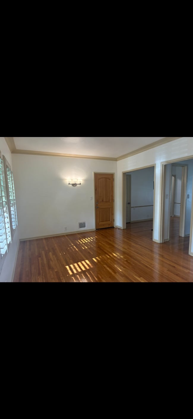 4302 1/2 10th Ave, Unit 4302 1/2 in Los Angeles, CA - Building Photo - Building Photo
