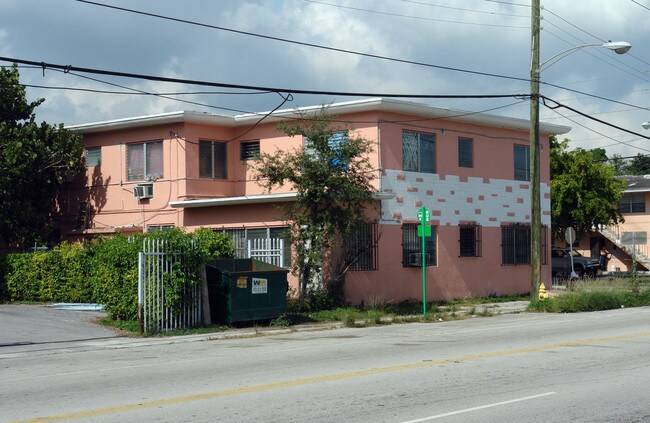 200 NW 77th St in Miami, FL - Building Photo - Building Photo