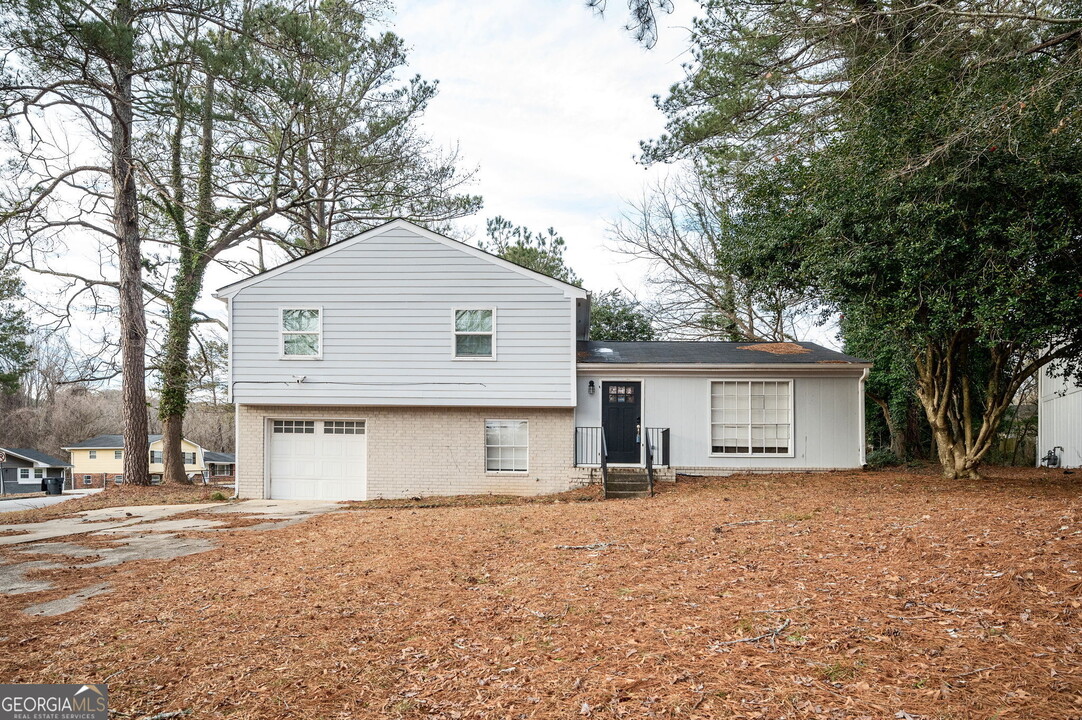 8816 Ashwood Dr in Riverdale, GA - Building Photo