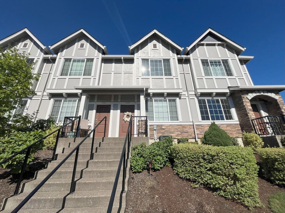 7489 NW Eleanor Ave in Portland, OR - Building Photo