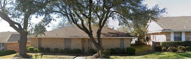 1818 Altadena Ln
